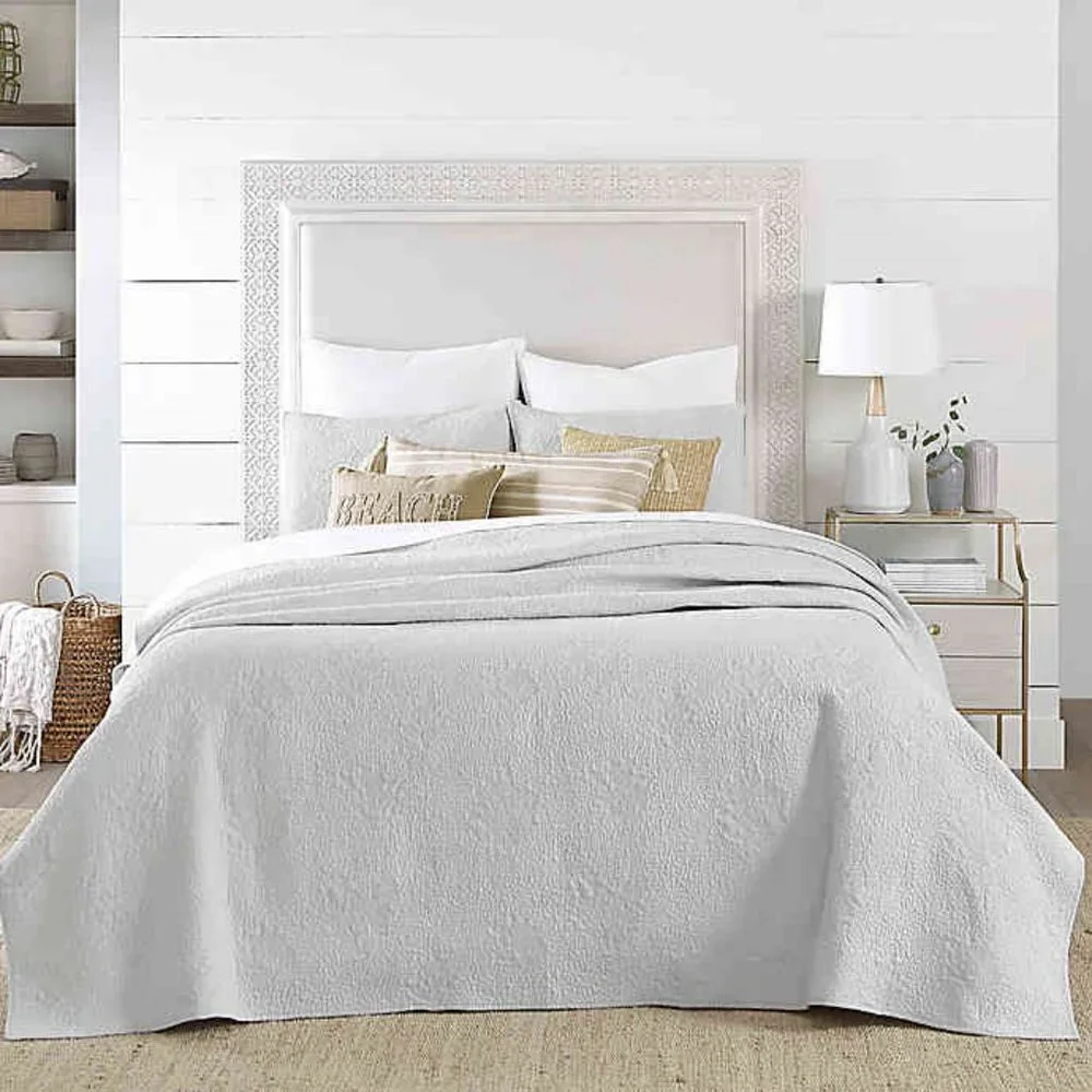 LIGHT GRAY 3pc Coastal Living Full/Queen EMBROIDERED CORAL 100% Cotton Quilt Set